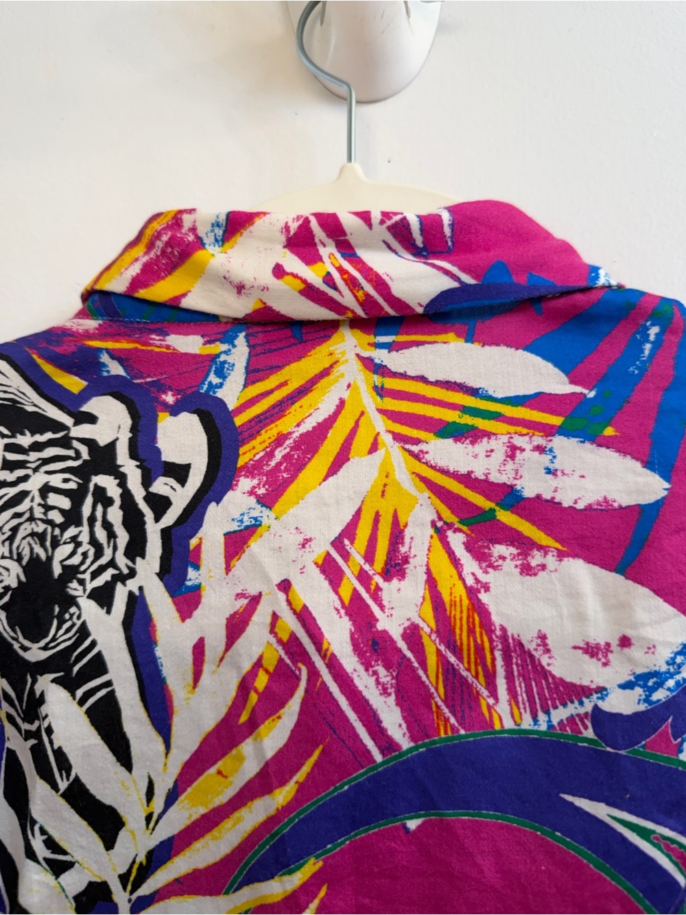 Etro Men's Bold Magenta Tropical Button-Down Shirt - Picture 4 of 8